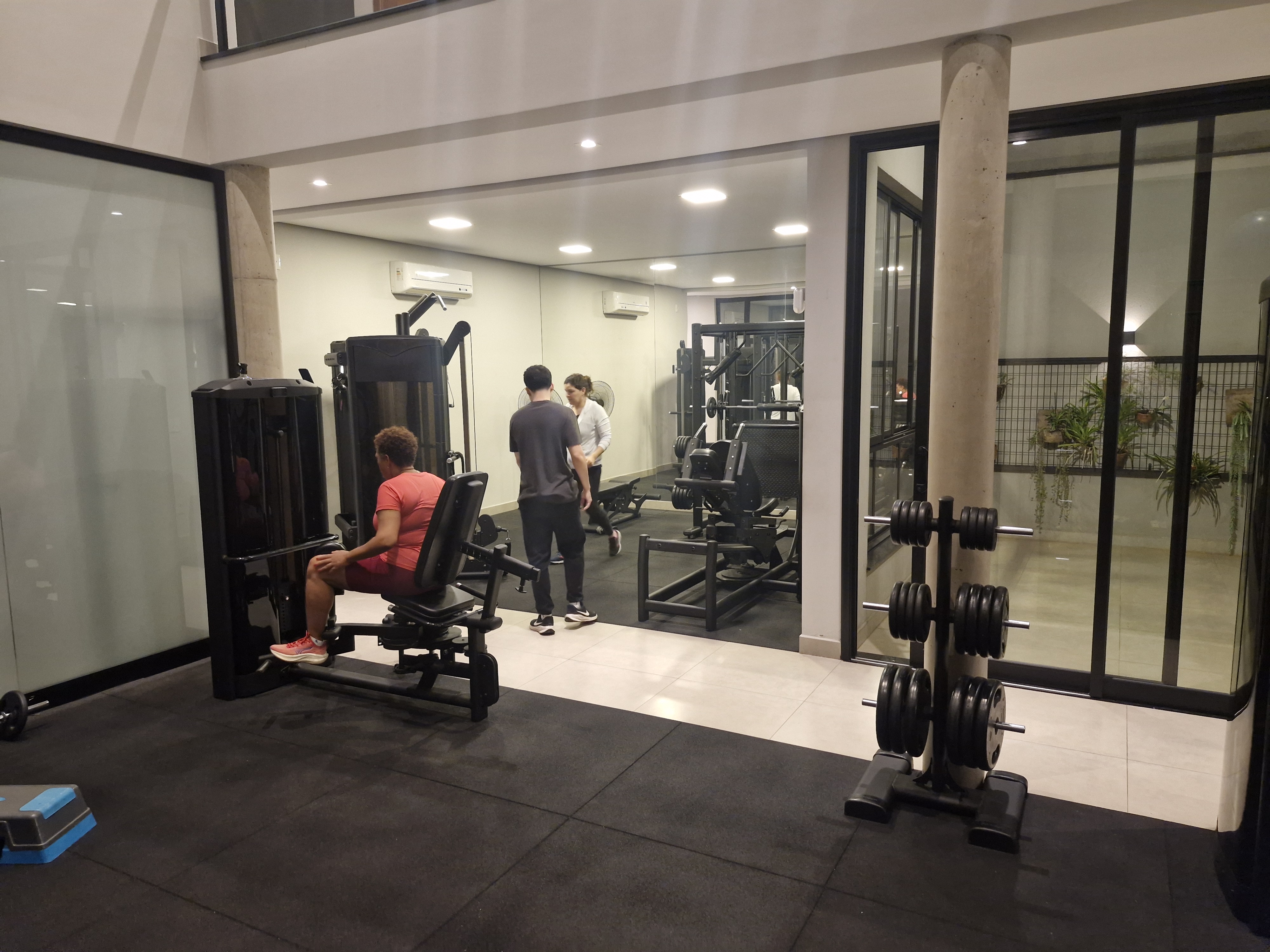 Corredor IFM Campinas com salas individuais de fisioterapia e Pilates - Instituto Flávia Magalhães