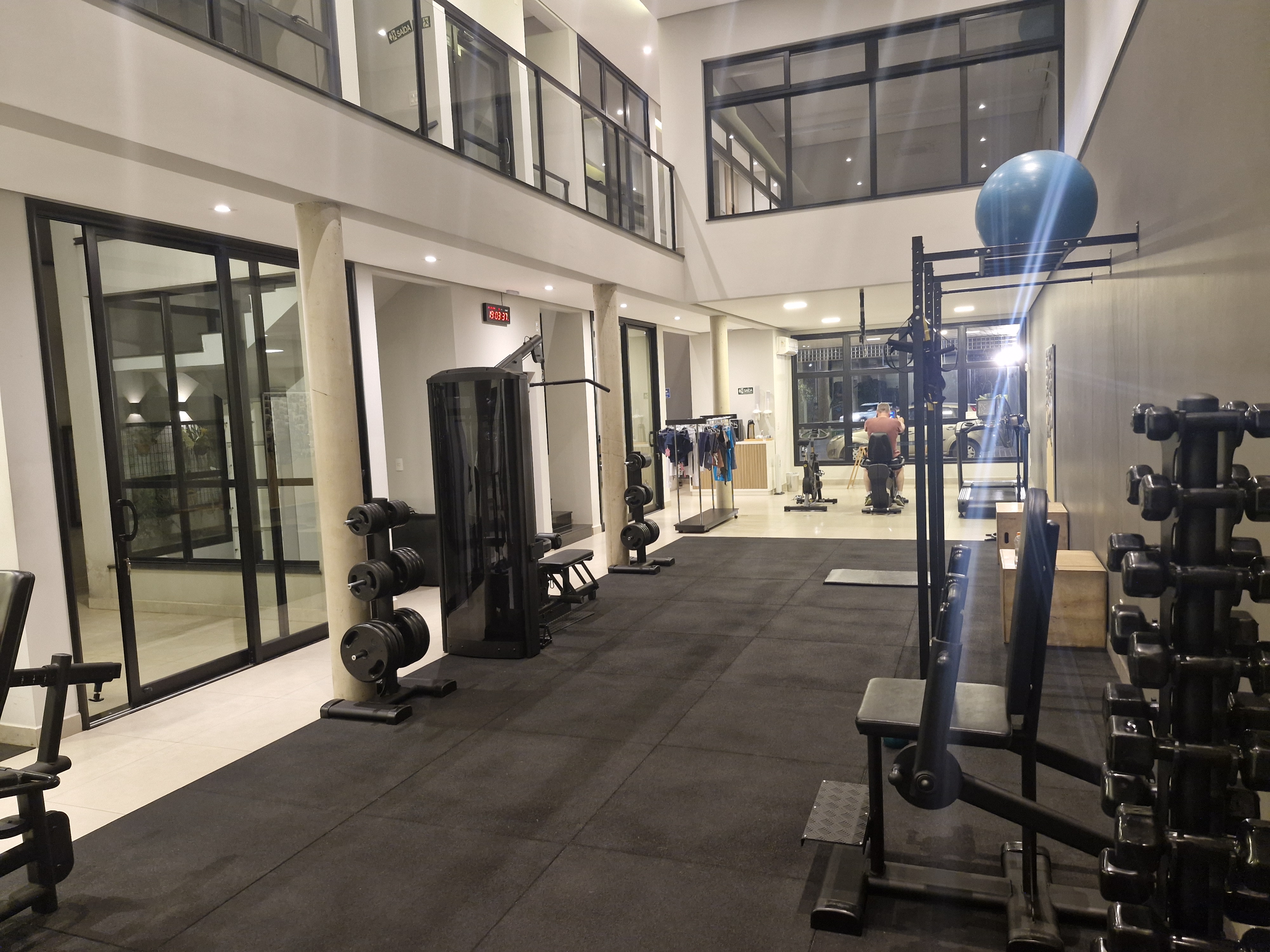 Área de musculação e treino funcional Instituto Flávia Magalhães Campinas